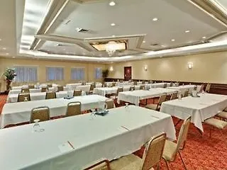 Holiday Inn Montreal Midtown 3*,